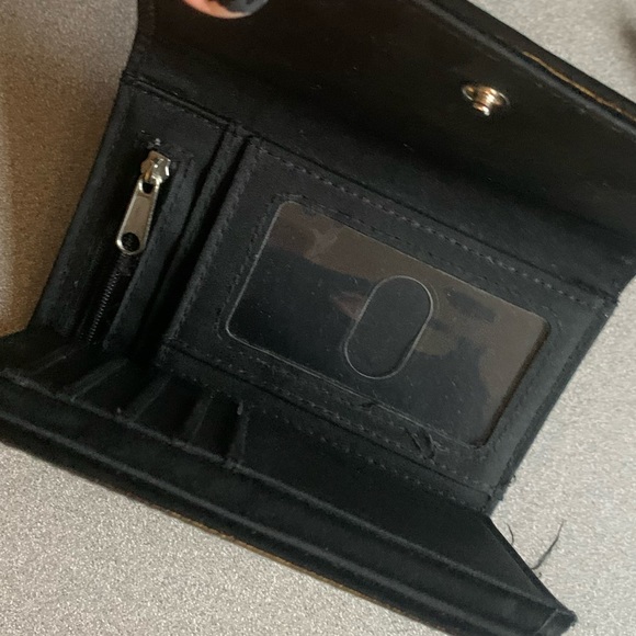 Adorable Black Leather Wallet - Picture 3 of 4